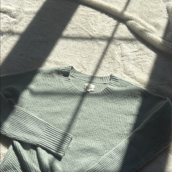 Aerie Twist-Front Knit Long Sleeve Top – Size XS | Soft Sage | Fall Minimalist - Picture 2 of 6